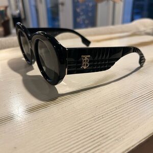 Burberry Sunglasses Margot Black Gold Large Oval BE 4370-U 3001/87